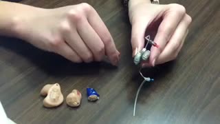 خاموش و روشن کردن سمعک پشت گوشی_ سمعک برتر 02122909216