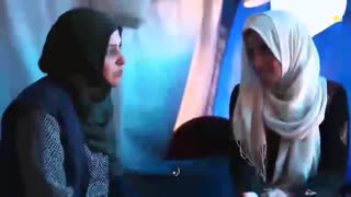 تیزر زنانی با گوشواره های باروتی
