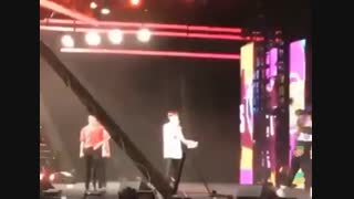 Bts تهیونگ بی تی اس این فنو بغل کرد.    I'm Ok