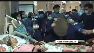 سورپرایز پرستار مدافع سلامت بر روی تخت بیمارستان