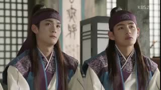 کیم تهیونگ در سریال هوارانگ،(آخ که چقد از این کارا با دوستایی که کنارمون مینشستن میکردیم......)