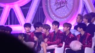 180110 골들디스크 어워즈-워너원 Wanna One 대기석(블랙핑크 무대 ) Wanna One reaction to Black Pink