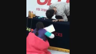 رفتار سونگری از بیگ بنگ با طرفداراش تو فن میتینگ