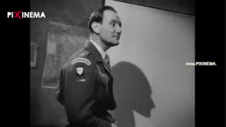 فیلم سینمایی مرد سوم ، تعقیب هالی بعد از سخنرانی و رفتن به اداره پلیس