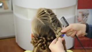 آموزش مدل مو دخترانه گل های برگ دار- مومیس مرجع و مشاور مو