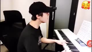 Jinho of Pentagon singing Eyes, Nose, Lips from Taeyang