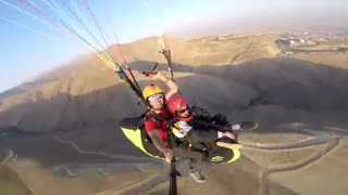 پرواز فرد معلول با استاد نقدی پری در تهران