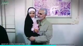 عکس گرفتن سردار سلیمانی با کودکان