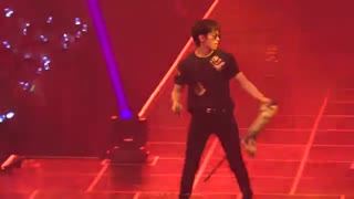 سولو استیج داوون SF9 با کاور آهنگ bad guy