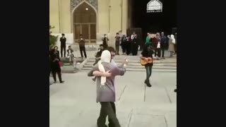 حرکات موزون توریست ها در میدان نقش جهان اصفهان، ایران