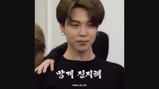 وقتی دارن دست جیمین رو اندازه میگیرن و جیمین با حرکات فوق کیوتش باعث غش کردن هوپ میشه