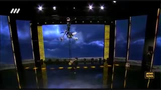 اجرای خطرناک و تماشایی گروه ستایش در فصل دوم عصر جدید