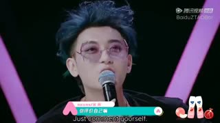 تاعو در قسمت 8 پرودوس کمپ 2020  تاعو و لوهان با دست هاشون قلب درست کردن