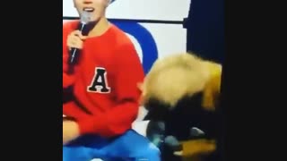 جیمین و مشکلات او با صندلی.