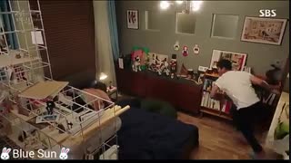 آخه این چه سبکه بیدار کردنه برادر من؟؟؟ نکنید عاقا،نکنییییید. ^_^  ^_^ سکانسی کمدی از سریال سی اما هفده