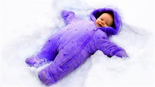 کلیپ خنده دار از واکنش کودکان به برف در یک نگاه