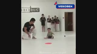 بچه کوچولو کاراته باز