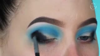 آموزش تصویری آرایش چشم با سایه آبی
