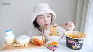 봉구스밥버거와 육개장 불닭볶음면 먹방 _ 의식의 흐름이 식욕을 지배하다 :D
