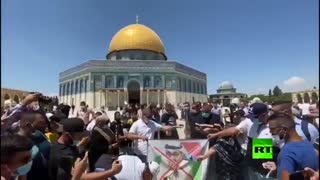 به آتش کشیدن پرچم امارات توسط جوانان فلسطینی