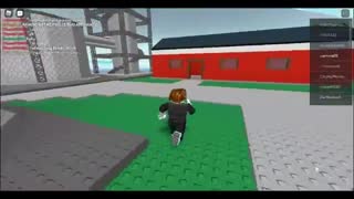 من در حال بازی کردن روبلاکس