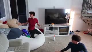 How Twins Fight And Pranking