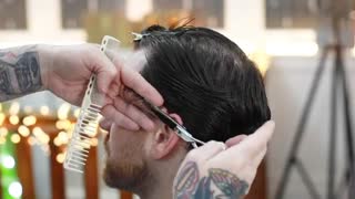 آموزش چقدر زاویه در برش ها اهمیت داره- مومیس مرجع و مشاور مو