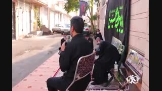 مداحی حاج مهدی سلحشور در جوار منزل سه شهید و سخنان ارزشمند مادر شهید