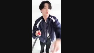 چالش لب خوانی dynamite با جونگکوک