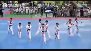 حتی کودکان کاراته باز BTS گوش میدهند، شما چه طور؟ ^^  کاراته دنس آهنگ Not Today  از BTS ^^