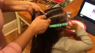 آموزش مدل مو بچه گانه دختر بافت فرانسوی با گل- مومیس مرجع و مشاور مو