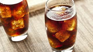 پس از خوردن نوشابه چه اتفاقی در بدن رخ میدهد؟