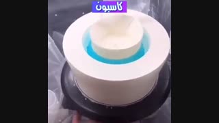 هنرنمایی با تزیین زیبای کیک خامه ای
