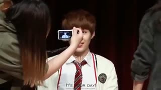 لحظات کیوت بی تی اس و دخترا:)