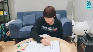 ویلایوTXT|لایو جدید هیونینگ کای با موضوع نقاشی لوگوی جدید(200925)با زیرنویس فارسی