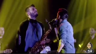 کار ما نیست  شناسایی “راز” گل سرخ،  کار ما شاید این است  که در افسون گل سرخ  شناور باشیم