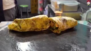 پنکیک تخم مرغ چینی(جیانبینگ) در یکی از خیابان های سئول کره جنوبی