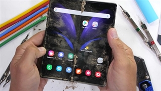 آزمایش مقاومت گوشی تاشو سامسونگ Galaxy Z Fold 2