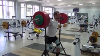 پایین رفتن زیادی برای انجام اسکوات