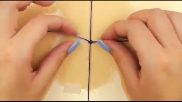 How to: THREAD YOUR CROSS STITCH NEEDLE 