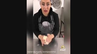 آموزش طرز تهیه نان شیرمال توسط استاد فرنود