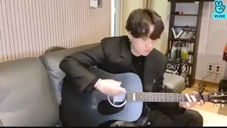 کاور شوگا عضو BTS (در لایو Live  )  ورژن گیتار اهنگ Eight