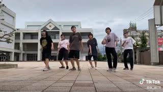 چالش گروهی تیک تاک با آهنگ Dynamite