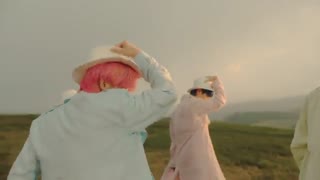 TXT (투모로우바이투게더)  5시 53분의 하늘에서 발견한 너와 나 Official MV