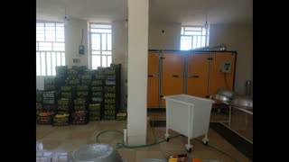 بازدید فرماندار استبهان از کارگاه های  میوه خشک شرکت تام صنعت