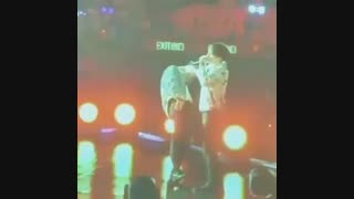 بوسه ویکوک در کنسرت * -*