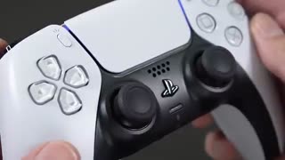 قاب سیاه رنگ کنترلر دوال سنس به‌راحتی جدا می‌شود!