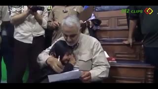 نوازش شهید سلیمانی بر سر دختر شهید مدافع حرم