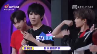 یه چیز در مورد دست‌های  یوشین