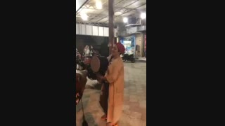 بیا وسط...